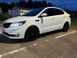 2016 Kia Rio III Рестайлинг, белый, 900000 рублей, вид 2
