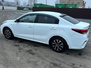 2017 Kia Rio IV, белый, 1300000 рублей, вид 3
