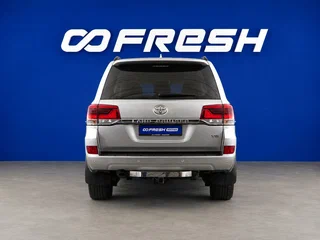 2016 Toyota Land Cruiser 200 Series Рестайлинг 2, серебристый, 4949700 рублей, вид 4