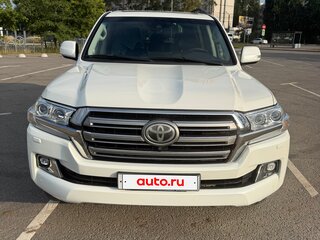 2015 Toyota Land Cruiser 200 Series Рестайлинг 2, белый, 5100000 рублей, вид 1