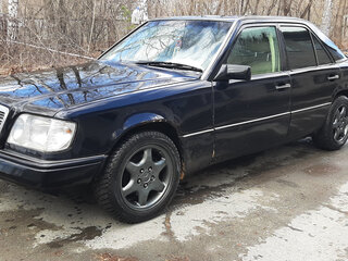 1993 Mercedes-Benz E-Класс 220 I (W124), чёрный, 300000 рублей, вид 2
