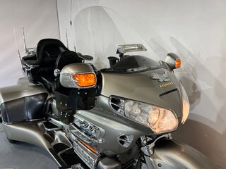 2002 Honda GL 1800 Gold Wing, серебристый, 1110000 рублей, вид 4