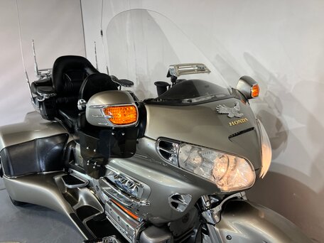 2002 Honda GL 1800 Gold Wing, серебристый, 1110000 рублей, вид 4