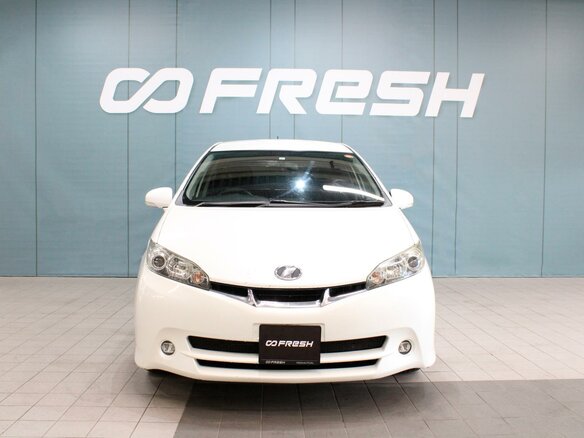 2010 Toyota Wish II, белый - вид 2