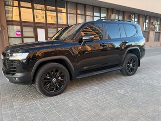 2021 Toyota Land Cruiser 300 Series, чёрный, 10300000 рублей, вид 4