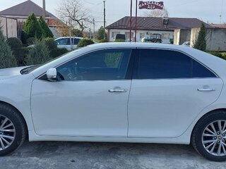 2016 Toyota Camry VII (XV50) Рестайлинг, белый, 2050000 рублей, вид 4