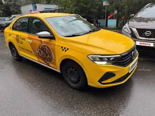 2021 Volkswagen Polo VI, жёлтый, 999000 рублей, вид 3
