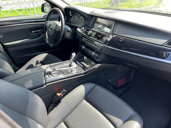 2013 BMW 5 серии 520i VI (F10/F11/F07) Рестайлинг, чёрный, 2000000 рублей - вид 6