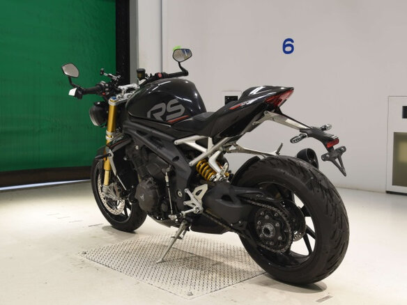 2021 Triumph Speed Triple, чёрный, 1200000 рублей - вид 5