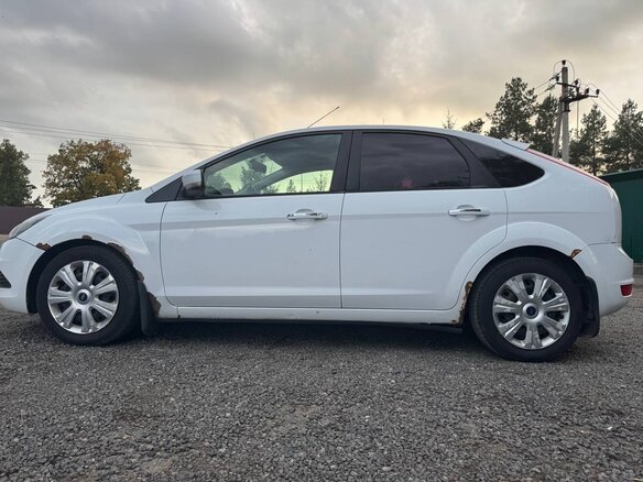 2010 Ford Focus II Рестайлинг, белый, 395000 рублей - вид 3