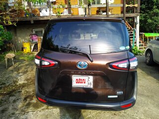 2017 Toyota Sienta II, коричневый, 1335000 рублей, вид 3
