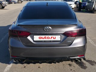 2021 Toyota Camry US Market VIII (XV70) Рестайлинг, серебристый, 2200000 рублей, вид 2