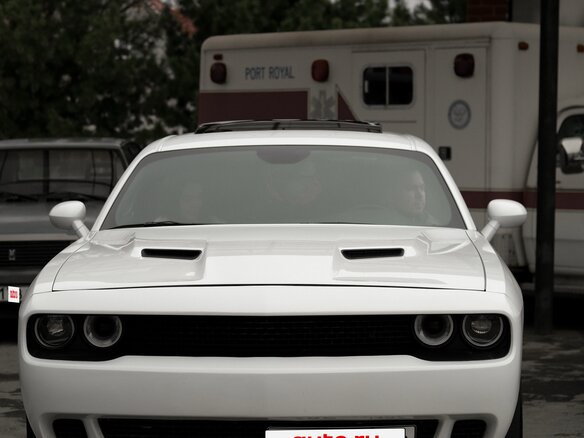 2018 Dodge Challenger III Рестайлинг 2, белый, 3590000 рублей - вид 4