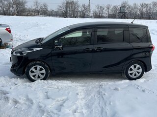 2020 Toyota Sienta II Рестайлинг, чёрный, 1559000 рублей, вид 4