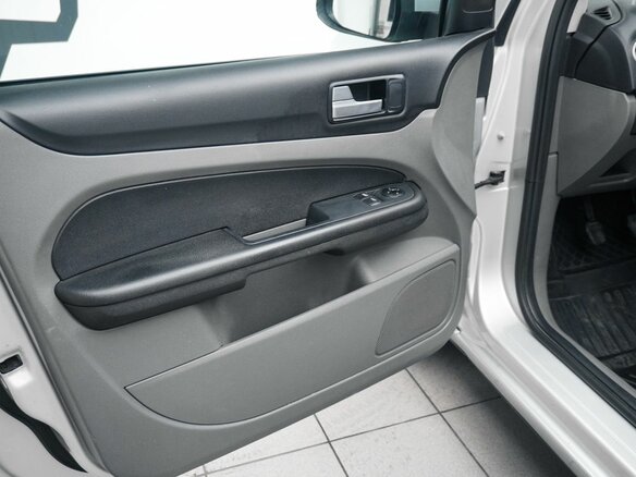 2009 Ford Focus II Рестайлинг, серебристый, 589000 рублей - вид 10