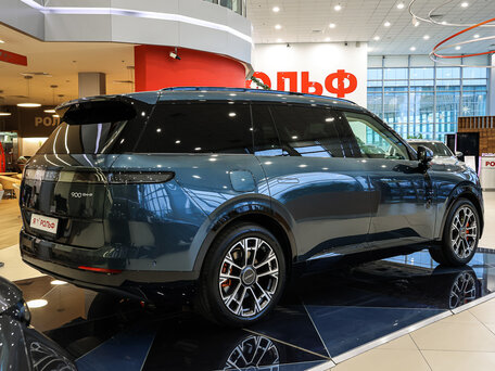 Lynk & Co 900