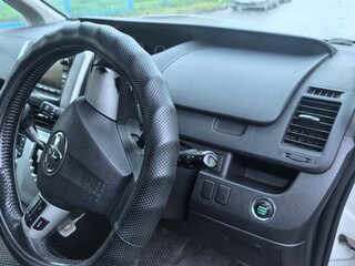 2011 Toyota Noah II (R70), белый, 1650000 рублей, вид 5