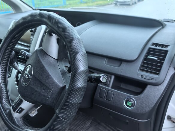 2011 Toyota Noah II (R70), белый, 1650000 рублей - вид 4