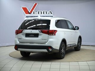 2018 Mitsubishi Outlander III Рестайлинг 2, белый, 1850000 рублей, вид 5