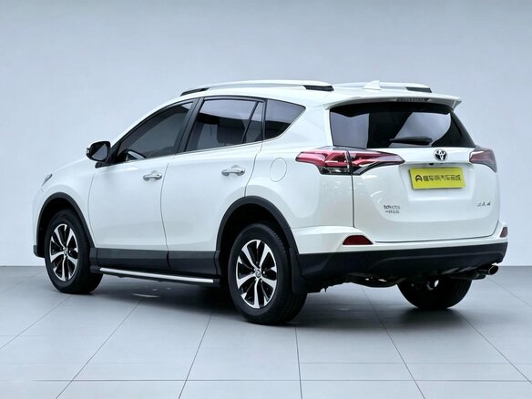 2018 Toyota RAV4 IV (XA40) Рестайлинг, белый, 1680000 рублей - вид 4