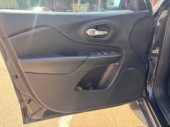 2014 Jeep Cherokee V (KL), чёрный, 1600000 рублей - вид 10