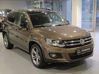 2016 Volkswagen Tiguan I Рестайлинг, коричневый, 1343000 рублей, вид 3