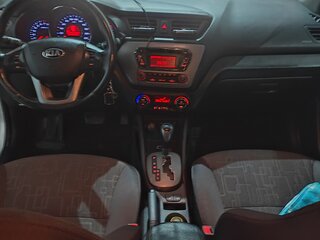 2014 Kia Rio 4-speed III, серебристый, 915000 рублей, вид 5