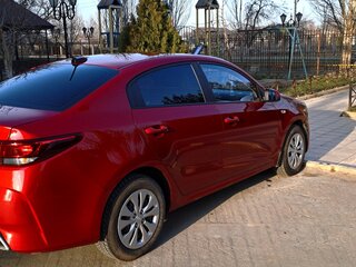 2020 Kia Rio IV Рестайлинг, красный, 1270000 рублей, вид 2