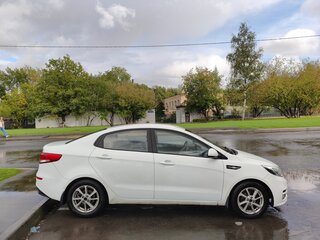 2015 Kia Rio III Рестайлинг, белый, 770000 рублей, вид 4