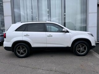 2017 Kia Sorento II Рестайлинг, белый, 2150000 рублей, вид 3