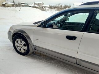2004 Subaru Outback III, белый, 650000 рублей, вид 3