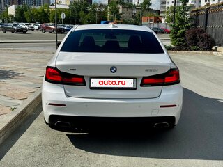 2020 BMW 5 серии 530i xDrive VII (G30/G31/G38) Рестайлинг, белый, 4850000 рублей, вид 4