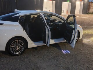 2018 Toyota Prius IV (XW50), белый, 1600000 рублей, вид 3