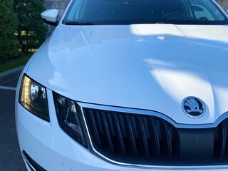 2017 Skoda Octavia III (A7) Рестайлинг, белый, 1520000 рублей, вид 3