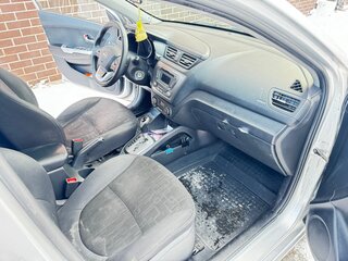 2012 Kia Rio 4-speed III, серебристый, 700000 рублей, вид 4