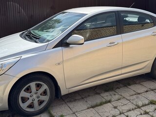 2014 Hyundai Solaris I, серебристый, 630000 рублей, вид 2