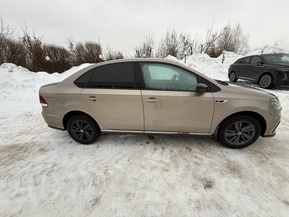 2017 Volkswagen Polo V Рестайлинг, бежевый, 1000000 рублей - вид 2