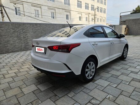 2021 Hyundai Solaris II Рестайлинг, белый, 1550000 рублей, вид 4