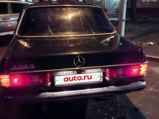 1982 Mercedes-Benz W123 240, чёрный, 440000 рублей, вид 1