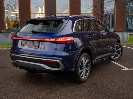 2026 Audi Q5 40 TDI III (GU), синий, 6560000 рублей, вид 4