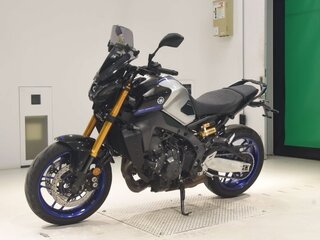 2023 Yamaha MT-09 (FZ-09), серебристый, 932000 рублей, вид 4