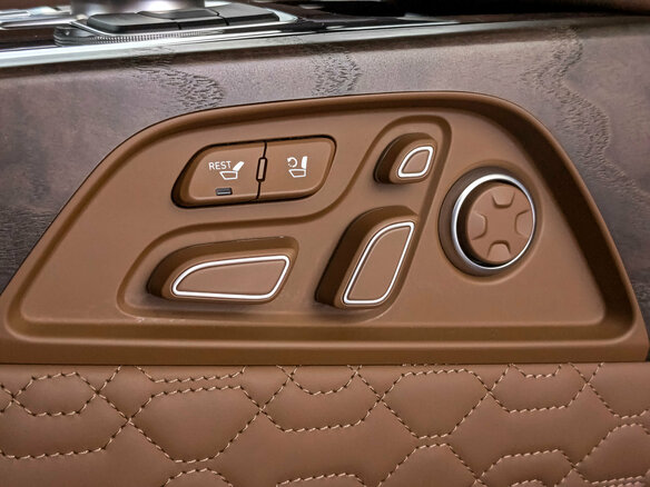 2021 Genesis G90 Limousine I Рестайлинг, чёрный, 5840000 рублей - вид 27