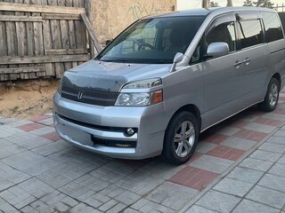 2006 Toyota Voxy I (R60), серебристый, 1100000 рублей, вид 1