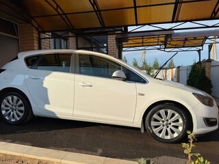2014 Opel Astra J Рестайлинг, белый, 980000 рублей, вид 4