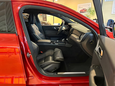 2026 Volvo S60 III, красный, 4990000 рублей, вид 3