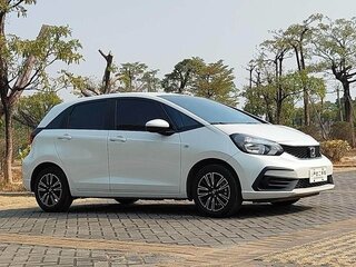 2023 Honda Fit Crosstar IV Рестайлинг, белый, 1400000 рублей, вид 3