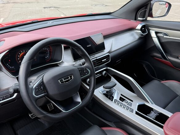 2023 Geely Coolray I, красный, 2250000 рублей - вид 5
