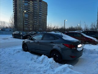 2015 Hyundai Solaris I Рестайлинг, серый, 770000 рублей, вид 4
