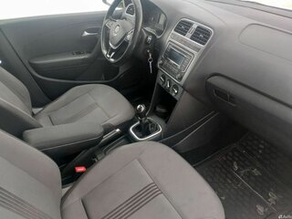 2016 Volkswagen Polo V Рестайлинг, белый, 999000 рублей, вид 3