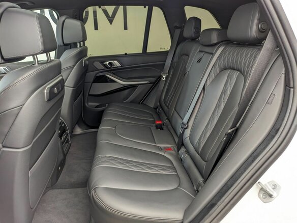 2025 BMW X5 40i IV (G05/G18) Рестайлинг, белый, 15350000 рублей - вид 19